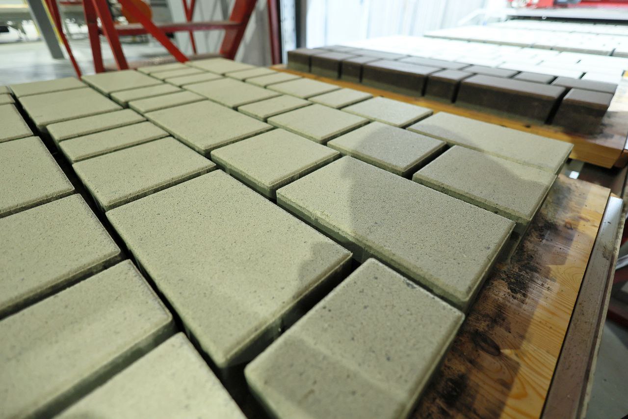 Construction of a plant for the production of paving slabs and landscaping elements